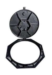 Capac din fonta D.600 EN-124 C250 38 kg cu surub RRC805 (634x805x50 mm) 3