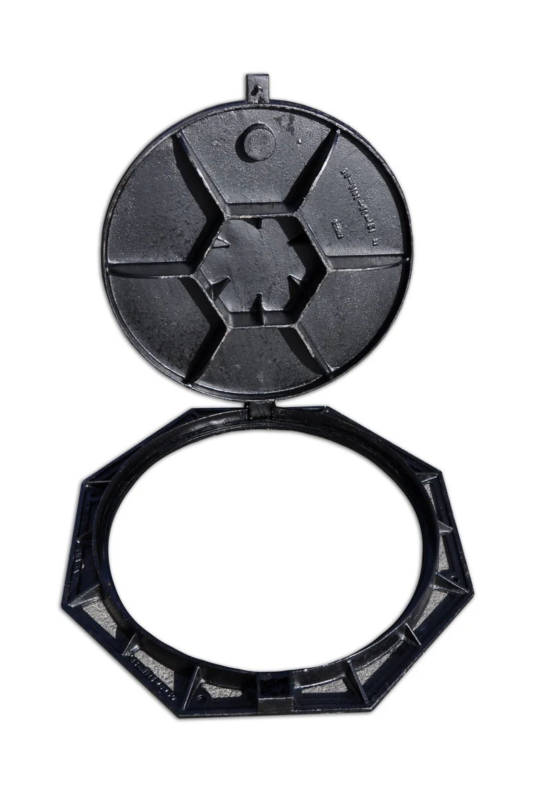 Capac din fonta D.600 EN-124 C250 38 kg cu surub RRC805 (634x805x50 mm) 3