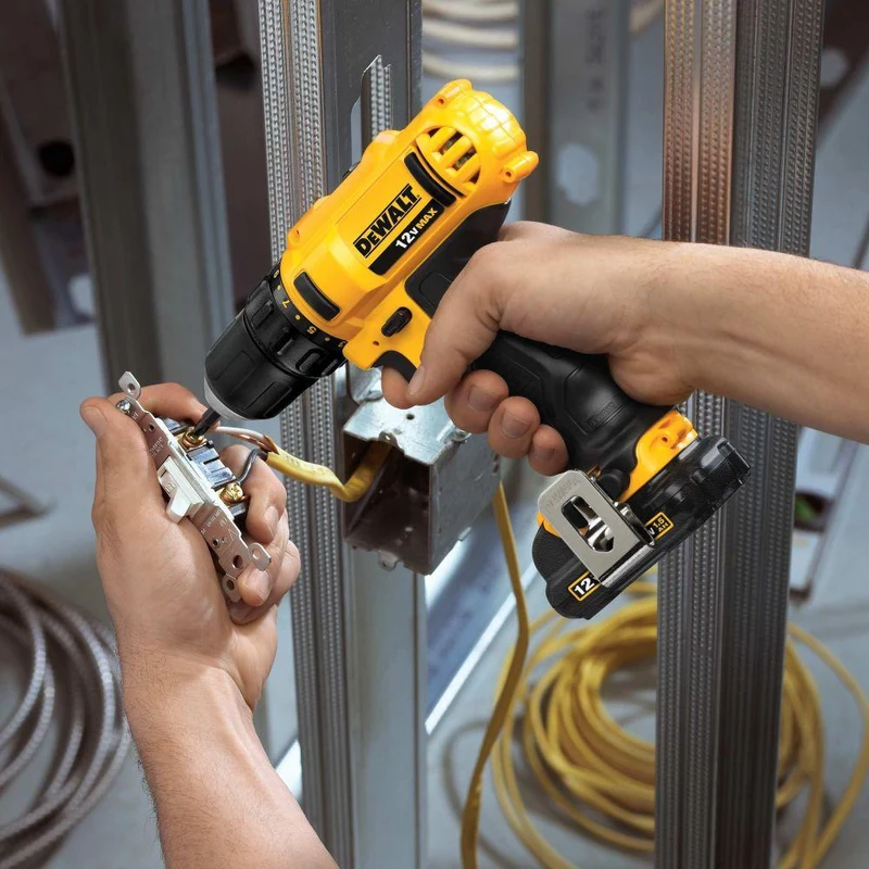Дрель-шуруповерт с аккумулятором DCD710D2 Li-lon 10.8V 2шт. x 2Ah 2 скорости  DEWALT 4